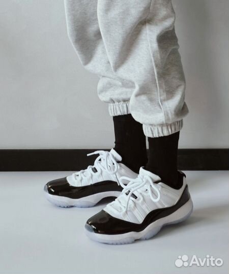 Air Jordan 11 Low Concord