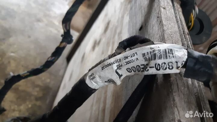 Коса передней двери 918003Е000