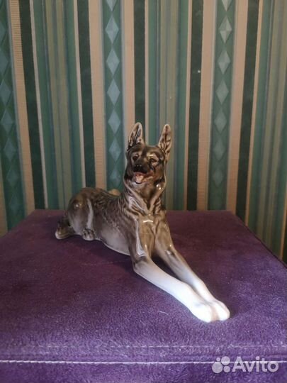 Фарфоровая статуэтка овчарка