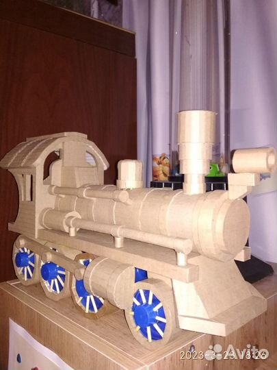 Паровоз из твердого картона