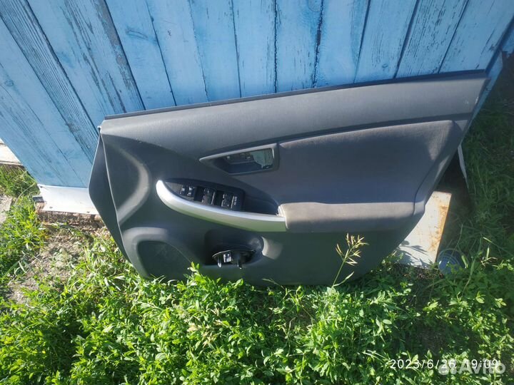 Двери правые Приус 30 Prius 30