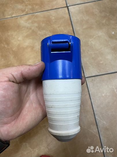 Розетка прямая 89032 220V (новая)