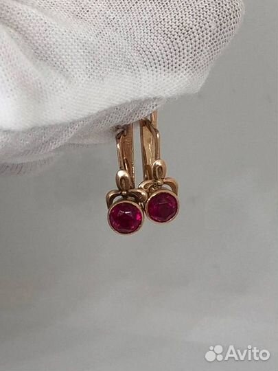 Серьги с синтетическим камнем Золото