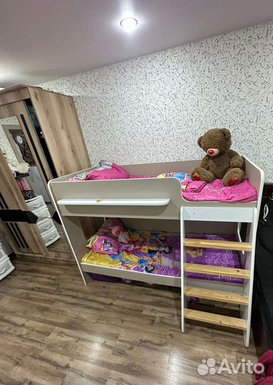 Кровать двухьярусная