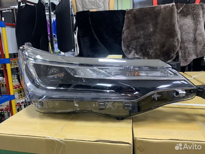Фара линзовая Toyota Corolla E180 рестйлинг