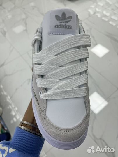 Кроссовки adidas 2000