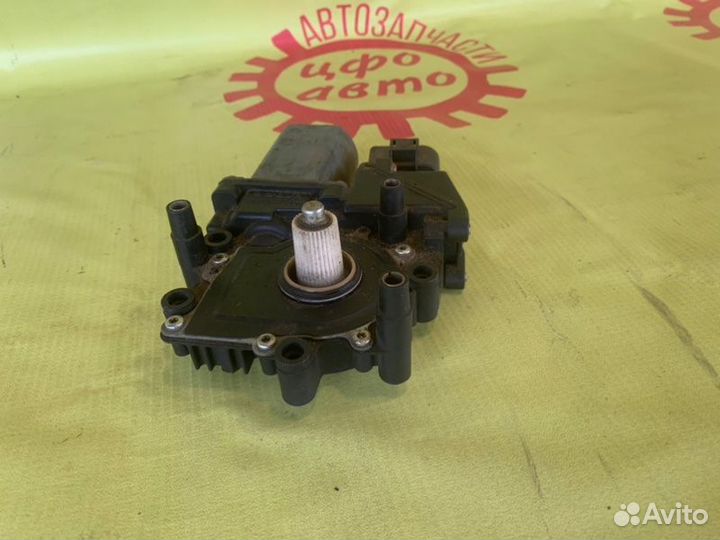 Мотор стеклоподъемника передний левый Audi A4