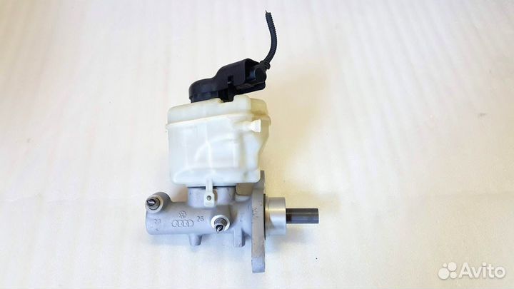 Главный тормозной цилиндр Audi Q7 4L