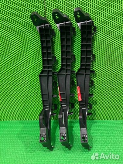 Кронштейн бампера передний левый Honda Accord X