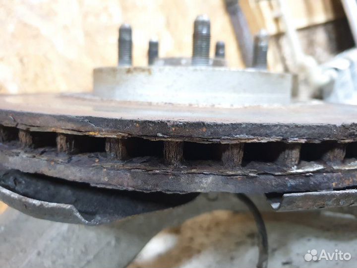 Кулак поворотный передний правый Cadillac Cts 2