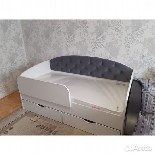 Кровать съёмный борт для малыша мягк спинка лдсп