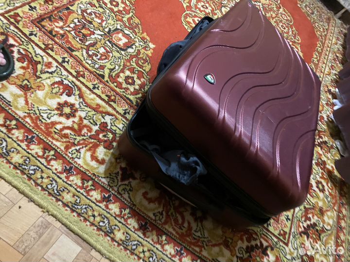 Продам чемодан