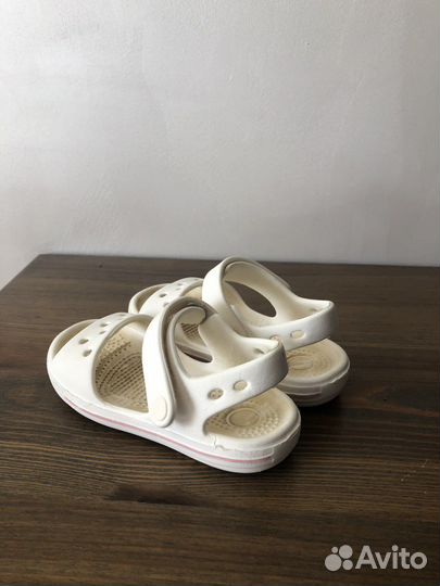 Босоножки для девочки Crocs