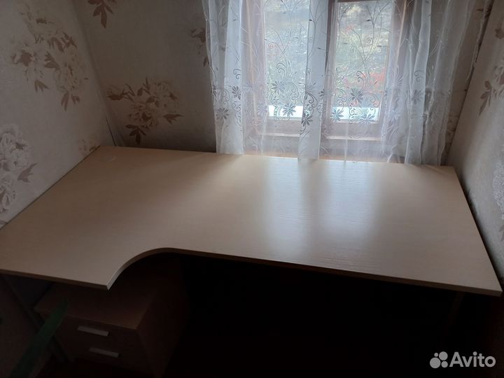 Компьютерный стол новый