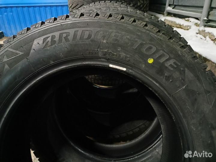 Bridgestone Blizzak DM-V2 235/65 R18
