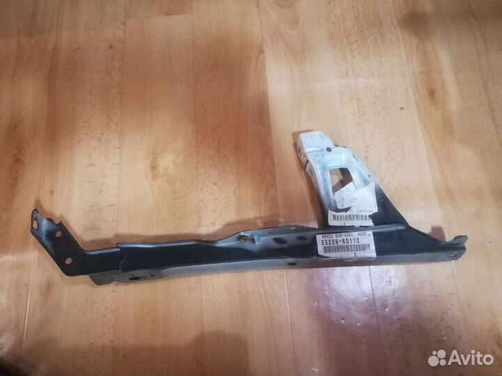 Кронштейн замка капота Toyota Land Cruiser