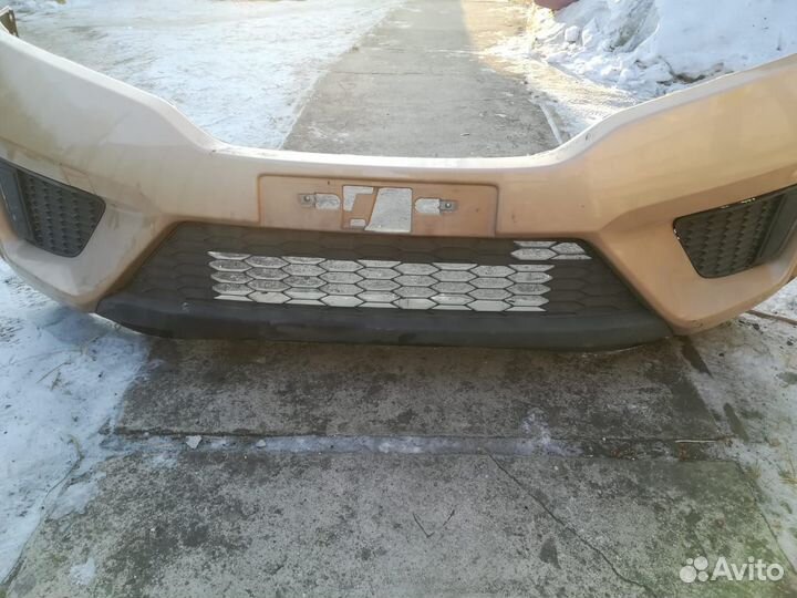 Передний бампер Honda Fit 2014 год