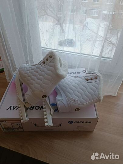 Фитнес коньки женские 37