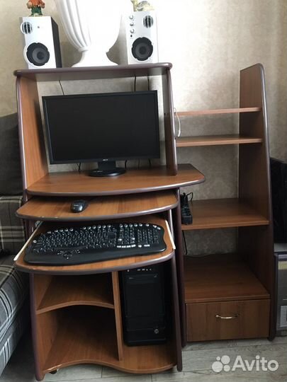 Компьютерный стол