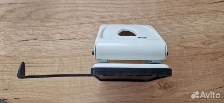 Дырокол канцелярский