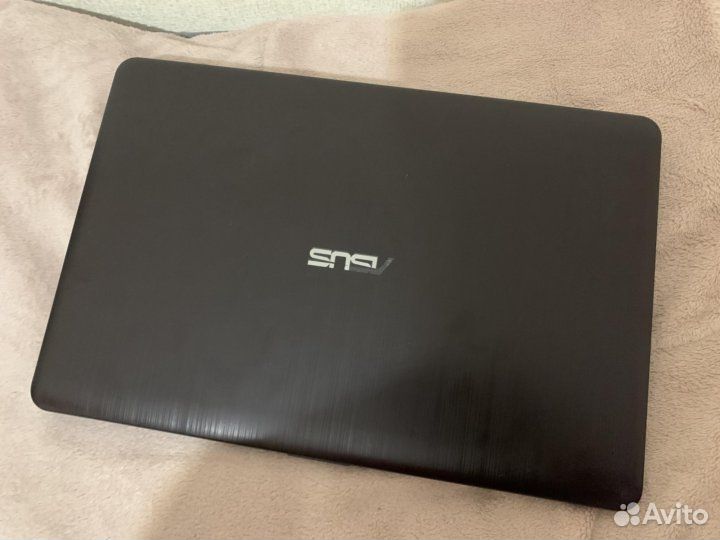 Ноутбук для учебы и игр pentium/4GB озу/SSD/15,6