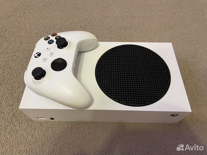 Xbox series s (Ростест) + много игр + подписка