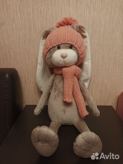 Новая игрушка Заяц в шапке