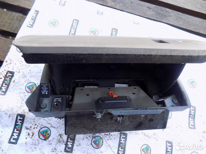 Бардачок Passat B6 2005-2010