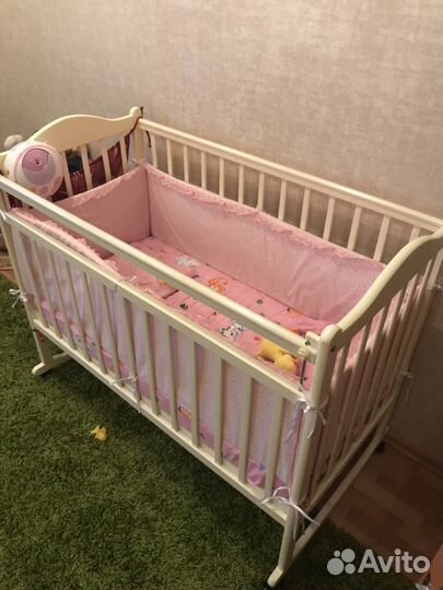 Кроватка из березы колесо-качалка