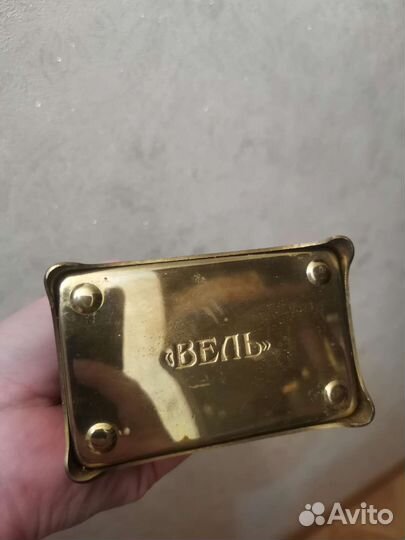 Часы с латунью Вель