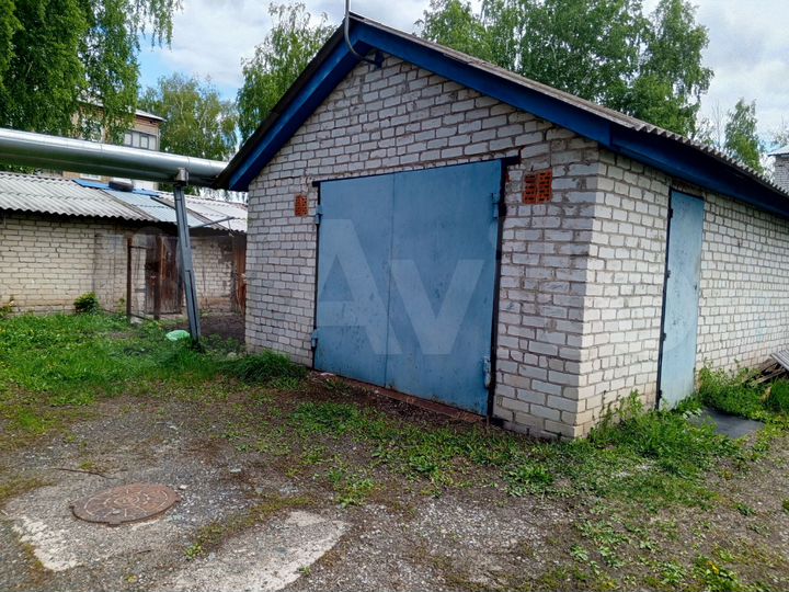 Гараж, > 30 м²