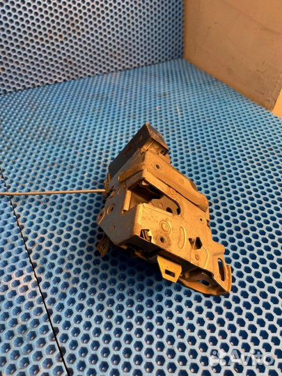 Замок двери передний правый Bmw 5 E39 520I M54 B22