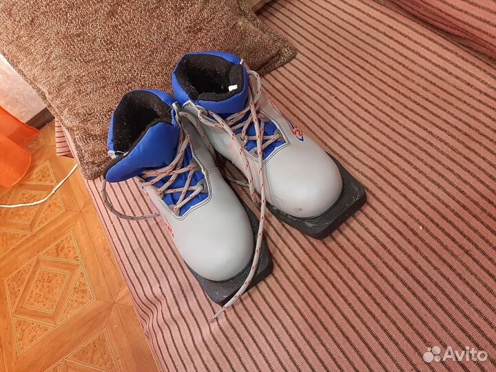 Лыжные ботинки