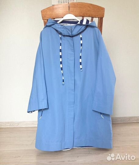 Красивый женский плащик