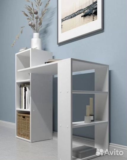 Новые письменные столы. Цвет: белый