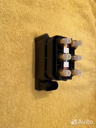 Блок клапанов пневмоподвески Mercedes Benz