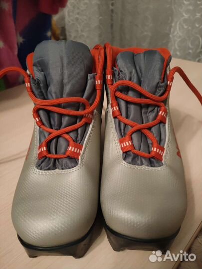 Лыжные ботинки 30р