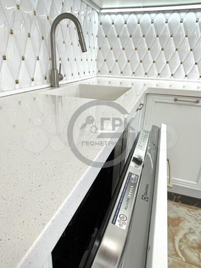 Дом 213 м² на участке 8 сот.