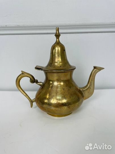 Антикварный латунный чайник