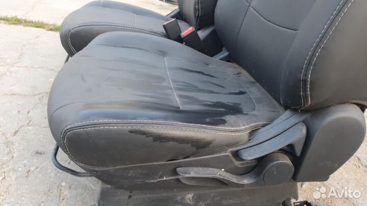 Комплект сидений Mitsubishi Outlander 3