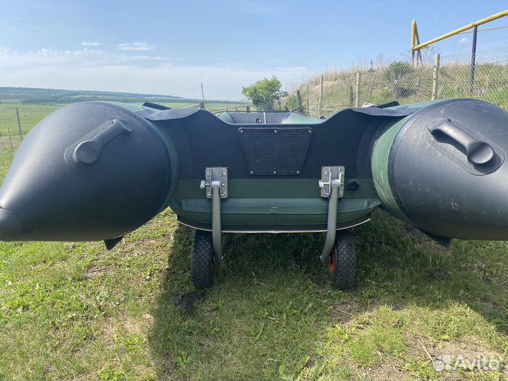 Продам лодку Roger с мотором тохатсу 9.8