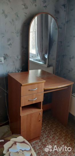 Трюмо с зеркалом