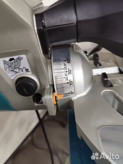 Makita LS1019L торцовочная пила со столом Макита