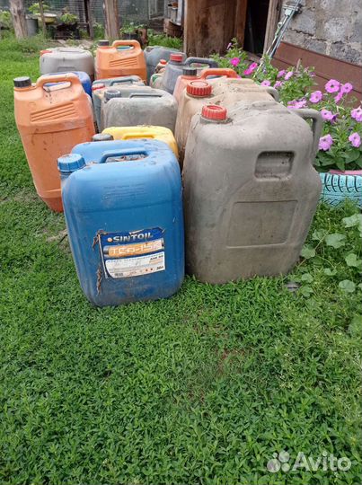 Канистры пластиковые бу 50литров для бензина