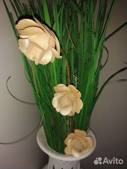 Ваза напольная с искусственными цветами