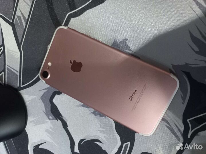Телефон iPhone 8