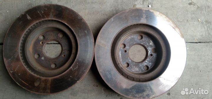 Диски тормозные передние оригинал Тойота camry 40