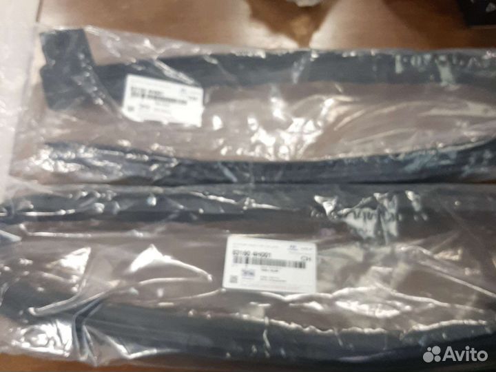 Уплотнитель сдвижной двери Grand Starex