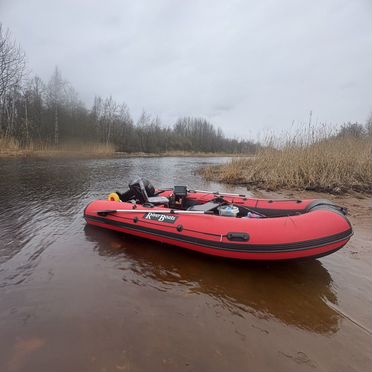 Лодка с мотором 9.9