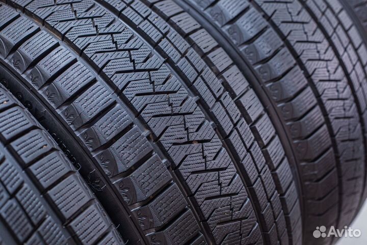 Triangle Snowlink TWT02 235/45 R18 98V